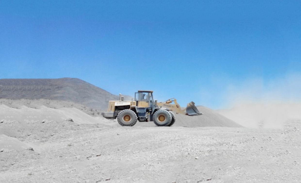 Shantui loader for operations in a quarry in Chile