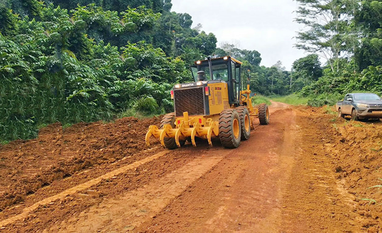 SG18-3 motor grader for lumbering and road constructions of one forestry company in Gabon