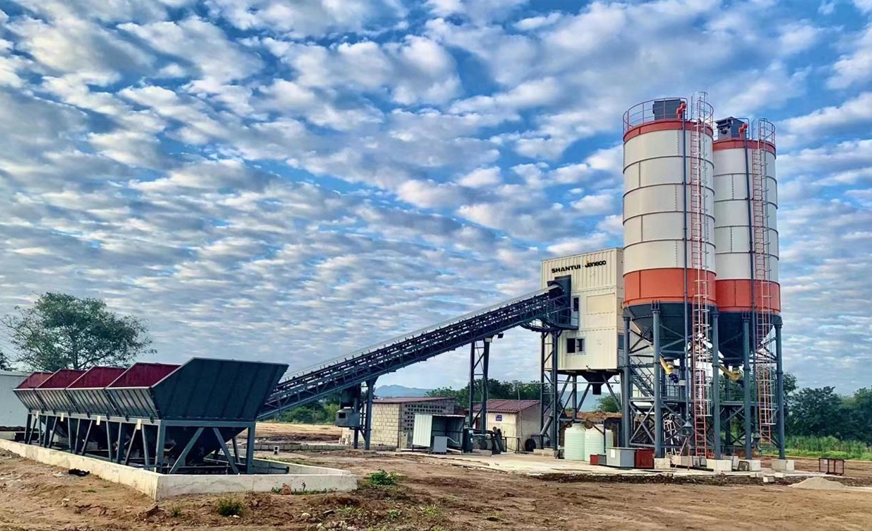 Shantui provided concrete mixing plant services for the Shire River Valley Transformation Project in Malawi, Africa. 